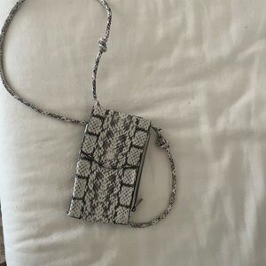 Stylish Snakeskin Crossbody Bag